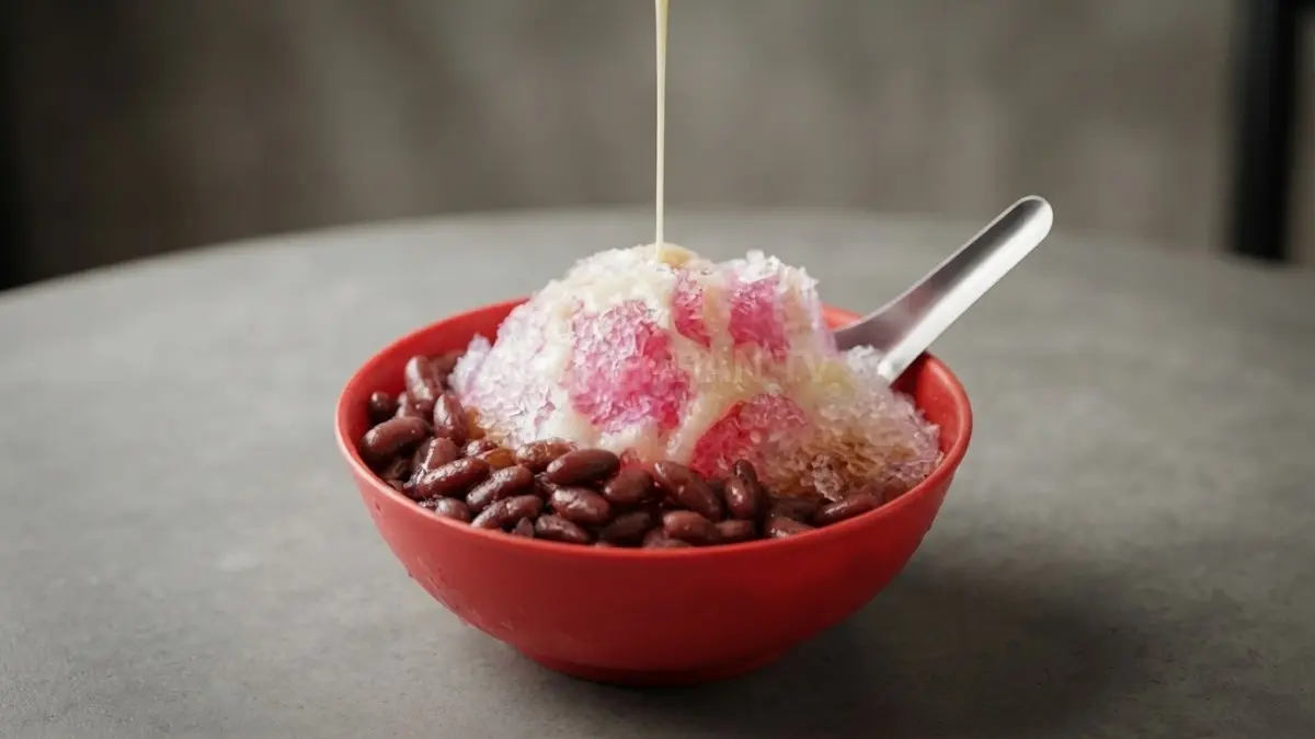 Segarnya es kacang merah dengan paduan rasa manis yang lembut siap menyegarkan dahaga Anda. (BTV/Ai)