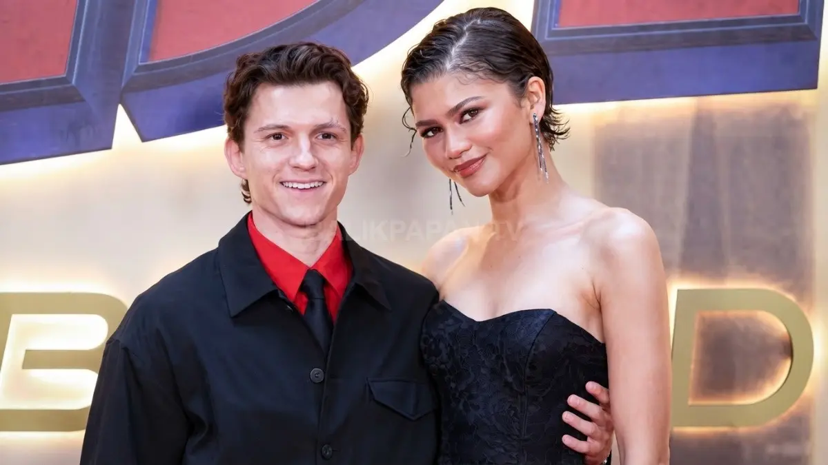 Tom Holland dan Zendaya menghadiri pemutaran perdana Spider-Man: Brand New Day di karpet merah. 