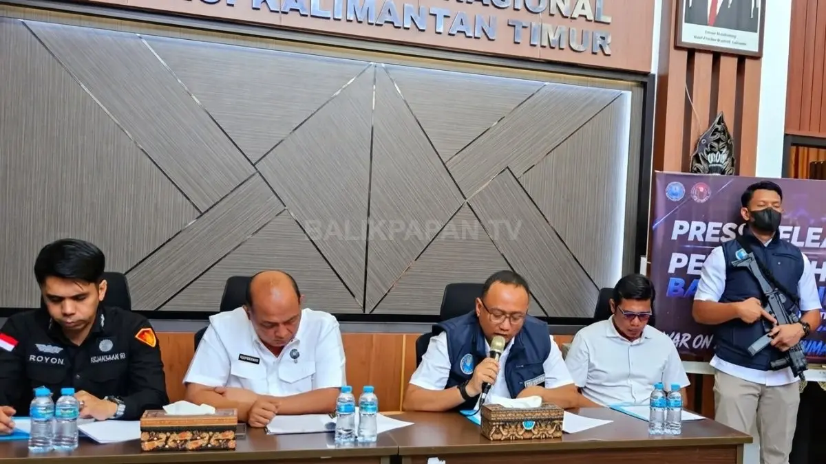 Kombes Pol Tejo Yuantoro memaparkan pengungkapan kasus sabu Muara Badak dalam konferensi pers BNNP Kaltim (DOK. HAFIZ/KP)