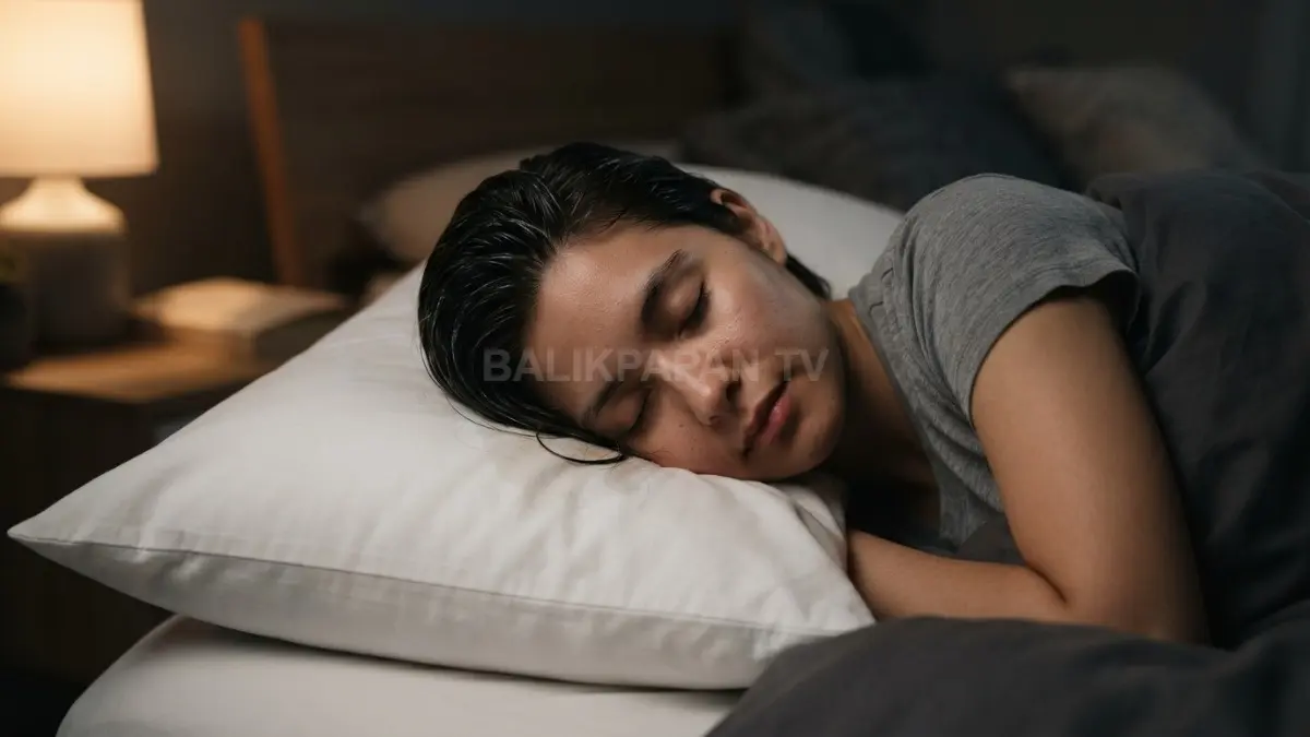 Residu produk penataan rambut yang menempel di bantal dapat memicu masalah kesehatan kulit wajah. (BTV/Ai)