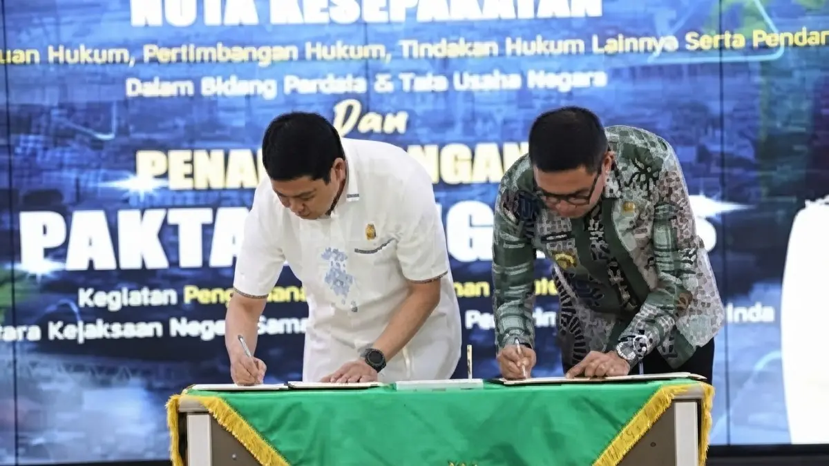Kejari dan Pemkot Samarinda menandatangani pakta integritas pengawalan proyek strategis melalui pendampingan hukum terpadu berkelanjutan (DOK. IST/KP)