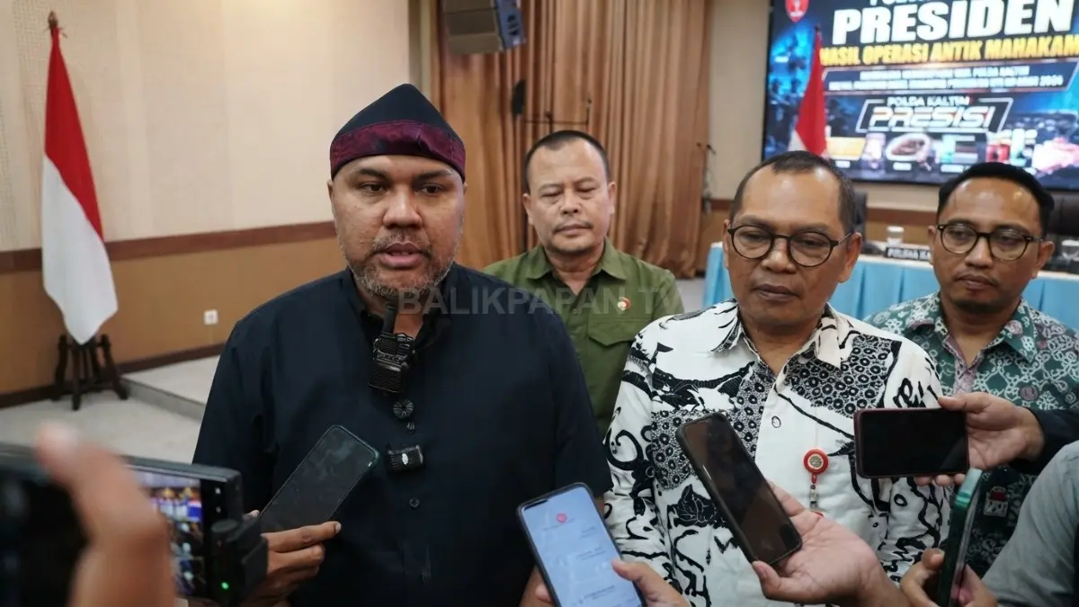 Direktur Resnarkoba Polda Kaltim Kombes Pol Romylus Tamtelahitu saat memberikan keterangan terkait pemberantasan narkotika di Kalimantan Timur