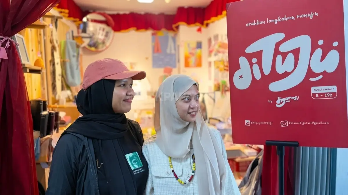 Ruang kreatif Dituju di lantai tujuh Pasar Pagi Samarinda yang menampilkan karya berbagai brand lokal.