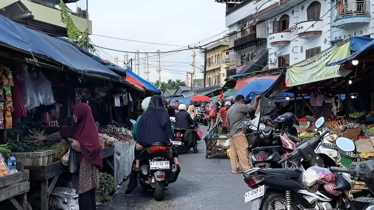 DPRD Balikpapan meminta pedagang Pandansari mematuhi jam operasional demi menjaga kelancaran lalu lintas. (Sumber: YouTube Balikpapan TV)