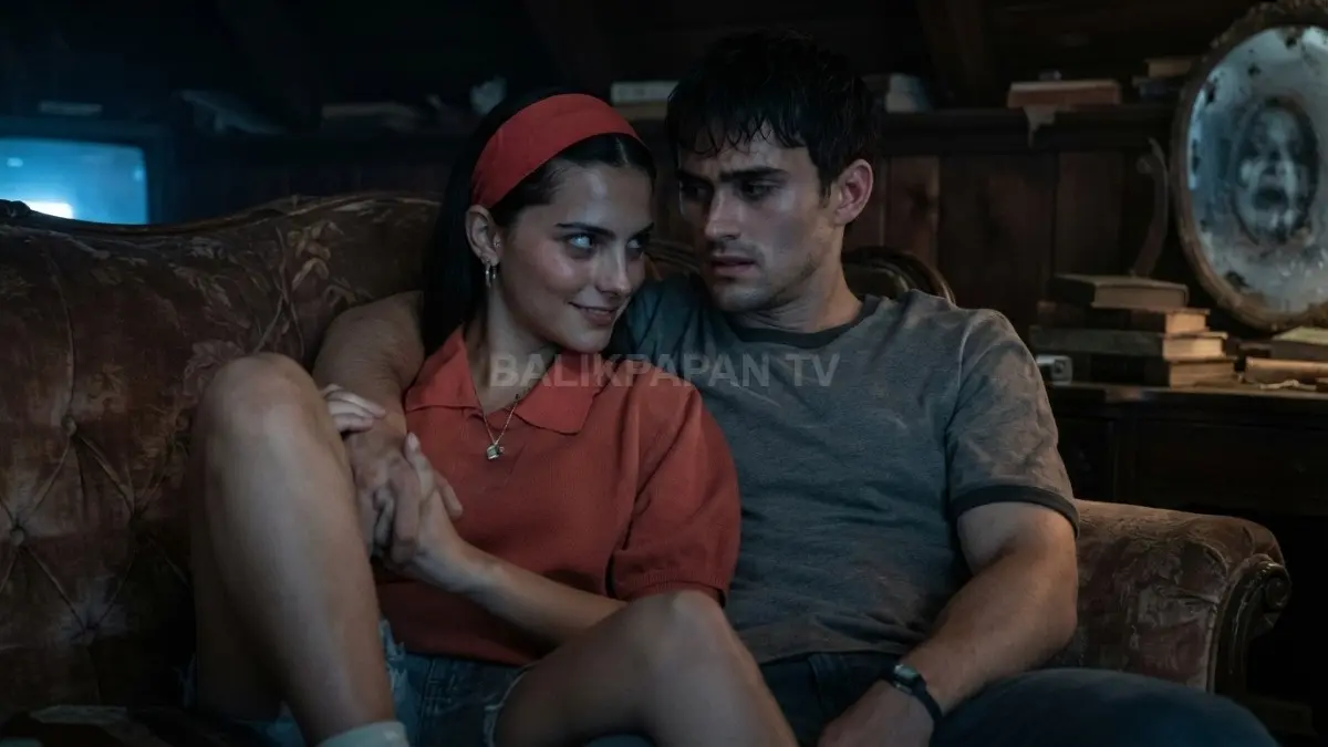 Michael Johnston dan Inde Navarrette tampil dalam Obsession, film horor tentang cinta yang berubah menjadi obsesi mengerikan. (BTV/AI)