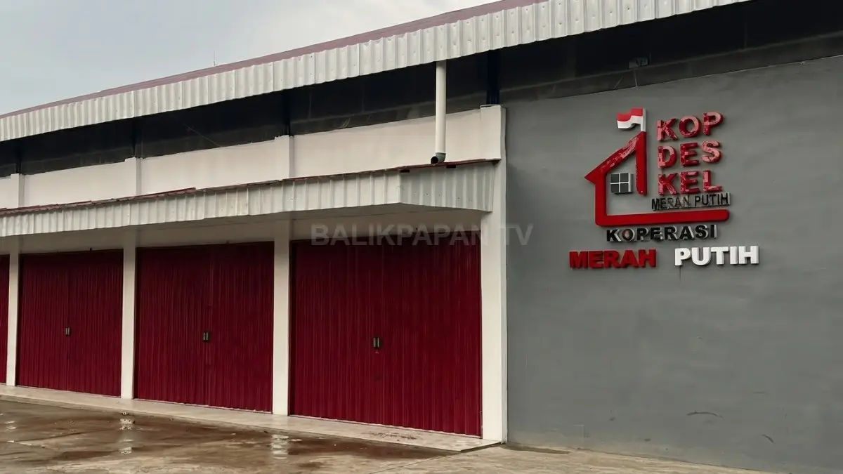 Pembangunan gerai Koperasi Desa Merah Putih di Kalimantan Timur yang terus dikebut pemerintah daerah.