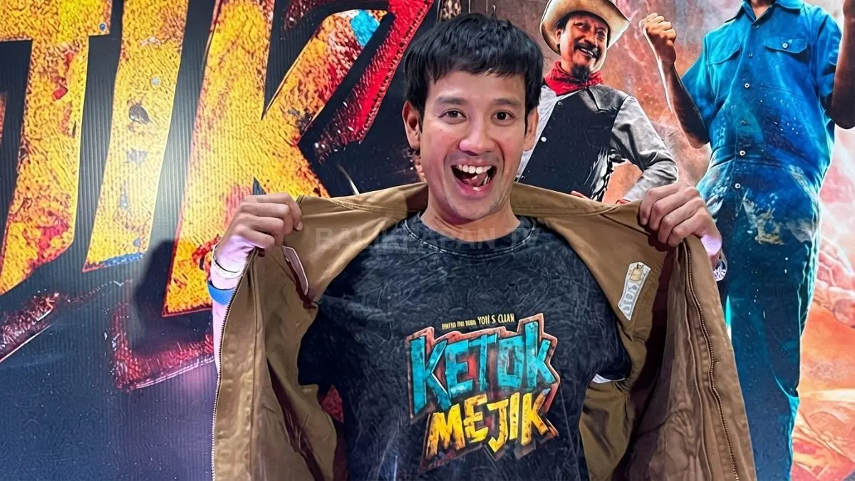 Tarra Budiman saat membahas pengalaman beradu akting dengan para komika dalam film Ketok Mejik.