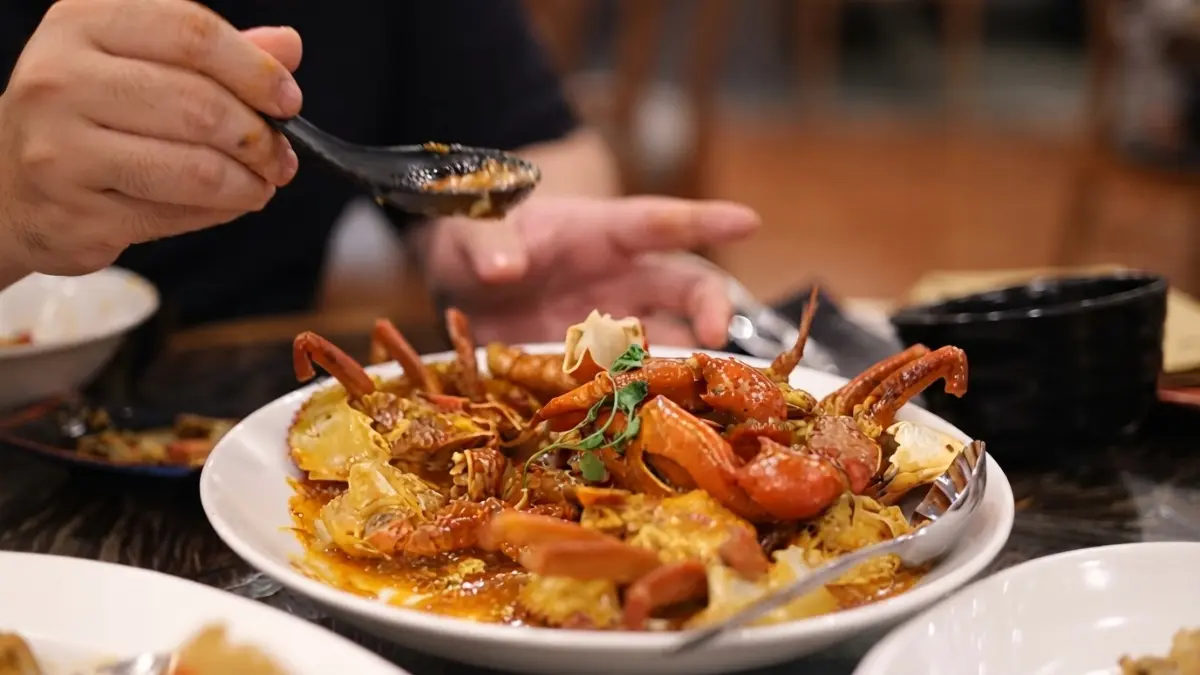 Koko Kuliner mengulas Golden Palace Balikpapan, restoran Chinese food halal dengan beragam menu dan teknik masak khas. (Sumber: YouTube @KokoKuliner)