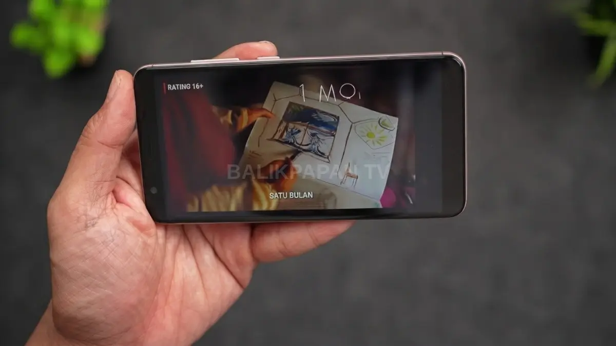 Asus Zenfone Max Plus menawarkan layar Full HD nyaman, multitouch responsif, tetapi YouTube mengalami lag [BTV:AI]