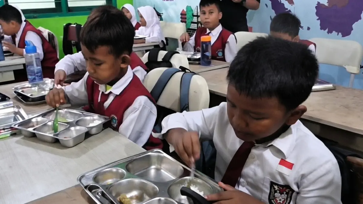 Evaluasi MBG Balikpapan Barat menyoroti ketepatan distribusi, kelengkapan menu, dan kebutuhan minuman pendamping. (Sumber: YouTube Balikpapan TV)