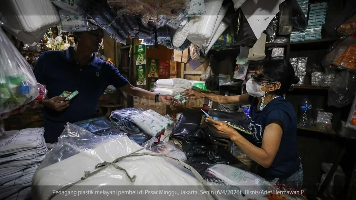 Industri plastik menunggu kepastian bea masuk 0% bahan baku impor demi menekan biaya produksi dan harga produk [BTV:AI]