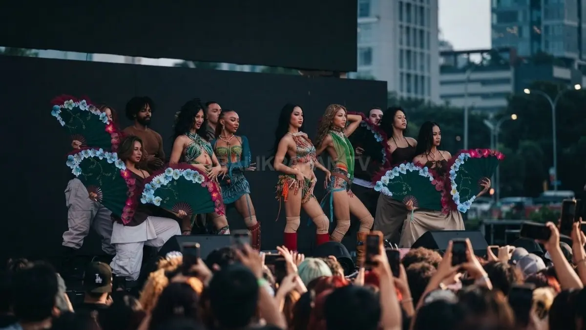 NO NA tampil di HITC Los Angeles 2026 membawa musik dan unsur budaya Indonesia ke panggung global. (BTV/AI)