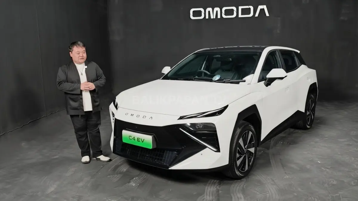 Omoda O4 EV hadir futuristik dengan AI Assistant, baterai 65,05 kWh, dan konfigurasi setir kanan pertama [BTV:AI]
