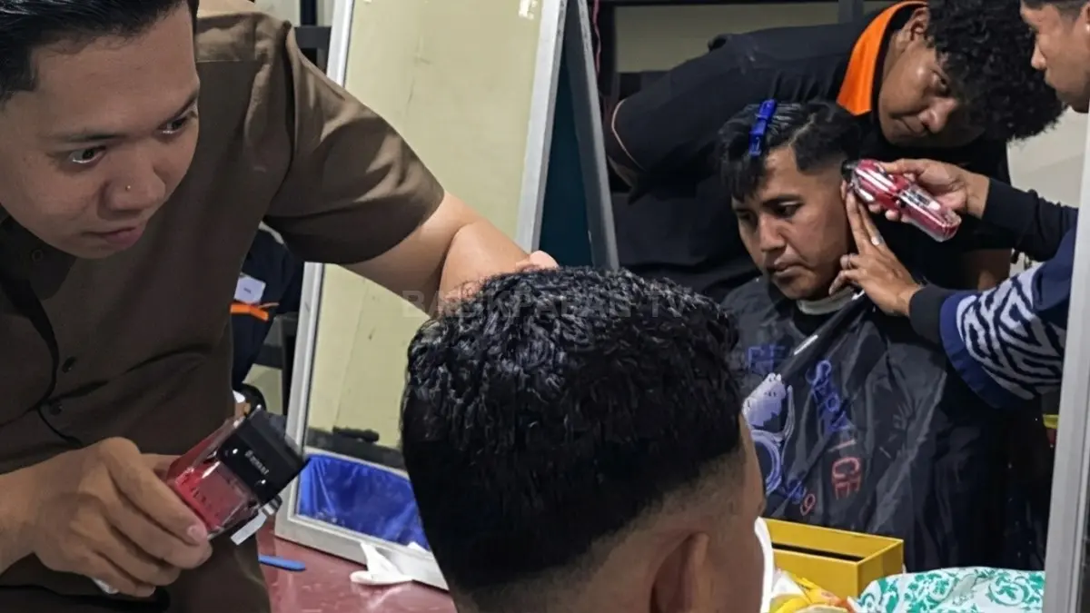 Pelatihan MUA dan barbershop di Berau dorong warga mengembangkan keterampilan menjadi peluang kerja dan usaha mandiri. (BTV/AI)  (DISNAKERTRANS BERAU UNTUK BERAU POST)