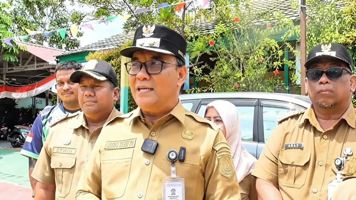 Wawali Balikpapan meninjau kesiapan dapur MBG untuk memastikan IPAL, SOP, kebersihan, dan keamanan pangan terpenuhi. *(Sumber: YouTube Balikpapan TV)*
