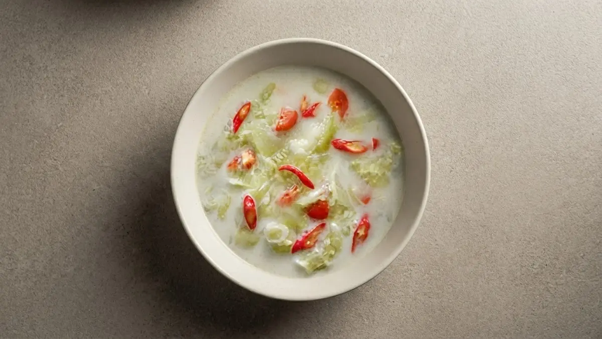 Sajian kokor timun khas Kutai bersantan gurih dan segar siap memanjakan lidah para penikmat kuliner. (BTV/Ai)