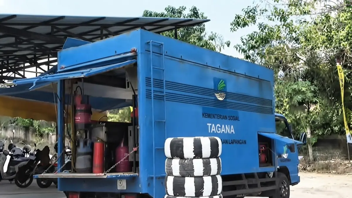 Dinsos PPU menyiapkan dapur umum untuk memenuhi kebutuhan makanan siap saji dan logistik warga terdampak bencana. (Sumber: YouTube Balikpapan TV)