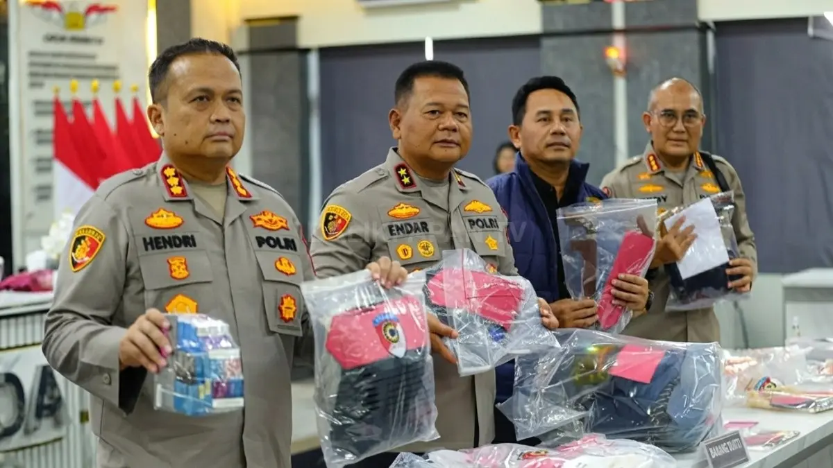 Kapolda Kaltim bersama jajaran memperlihatkan barang bukti pengungkapan kasus 3C di Mapolresta Samarinda. (DOK. RAMA SIHOTANG/KP)