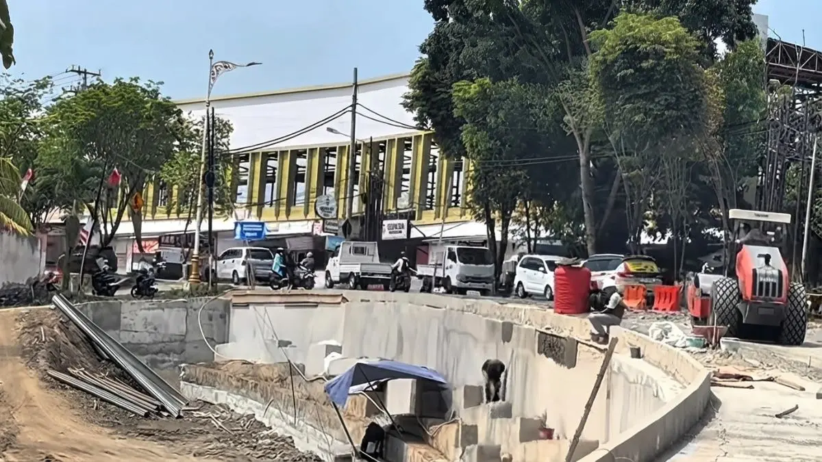 Perbaikan Jalan Syarifuddin Yoes Balikpapan ditargetkan rampung September 2026 dengan progres sekitar 60 persen. (Sumber: YouTube Balikpapan TV)