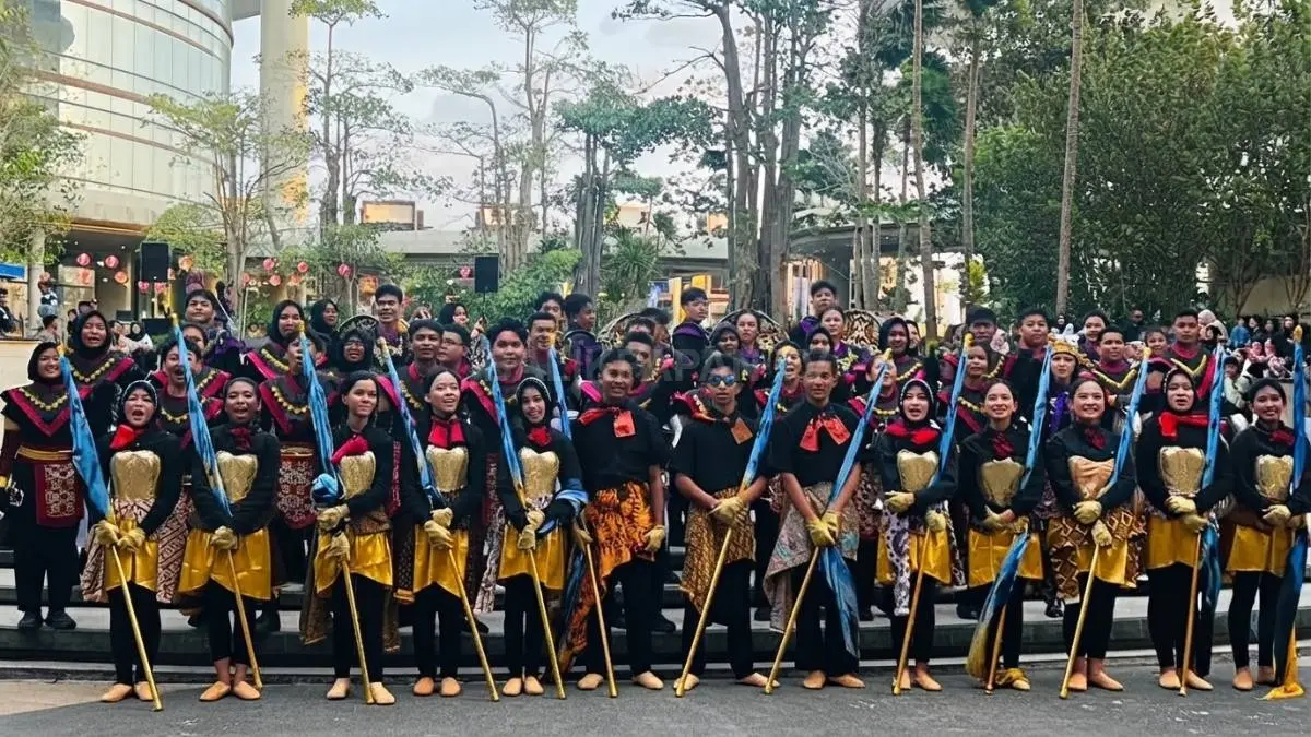 Pelajar tampil dalam Nusantara Marching Show di BayPark Plaza Balikpapan dalam rangka HUT ke-81 RI.
