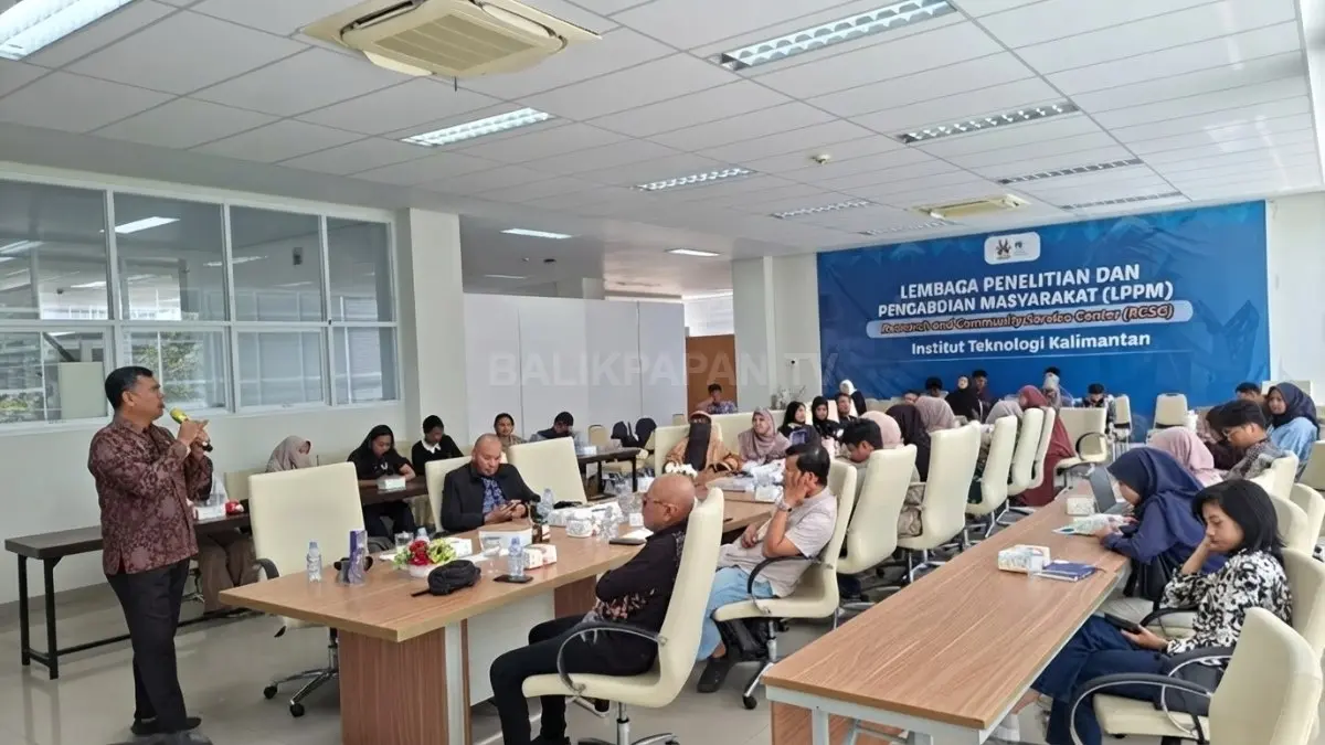 Kegiatan edukasi Kemenkum Kaltim bersama pelaku UMKM tentang perlindungan merek dan kekayaan intelektual.
