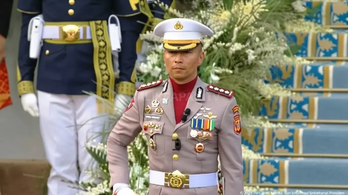 Kombes Pol Jerrold Hendra Yosef Kumontoy saat menjalankan tugas sebagai Kapolresta Balikpapan, terkait penugasannya sebagai Komandan Upacara penurunan bendera HUT ke-81 RI.