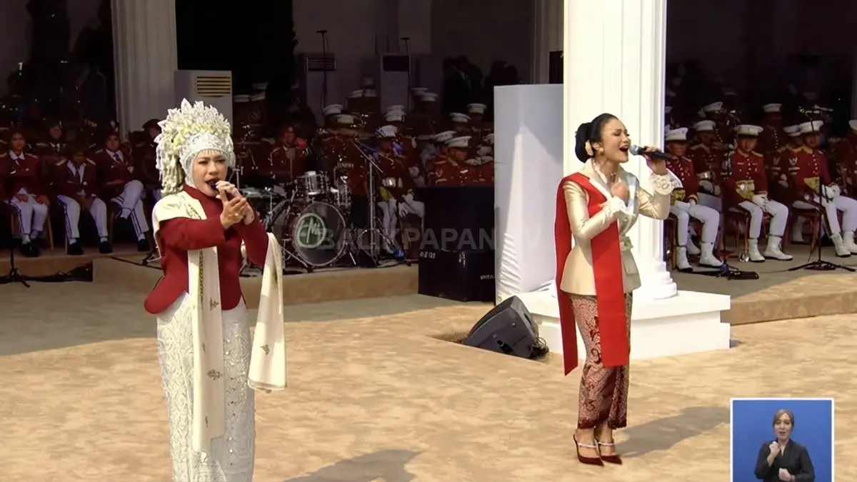 Kris Dayanti dan Melly Goeslaw tampil duet di Istana Negara dalam perayaan HUT ke-81 RI.