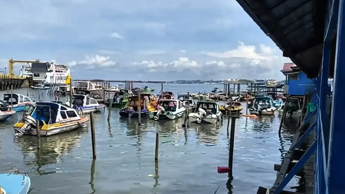 Pengelolaan Pelabuhan Speedboat Penajam beralih ke Pemprov Kaltim setelah kondisi dermaga mengalami kerusakan. (Sumber: YouTube Balikpapan TV)