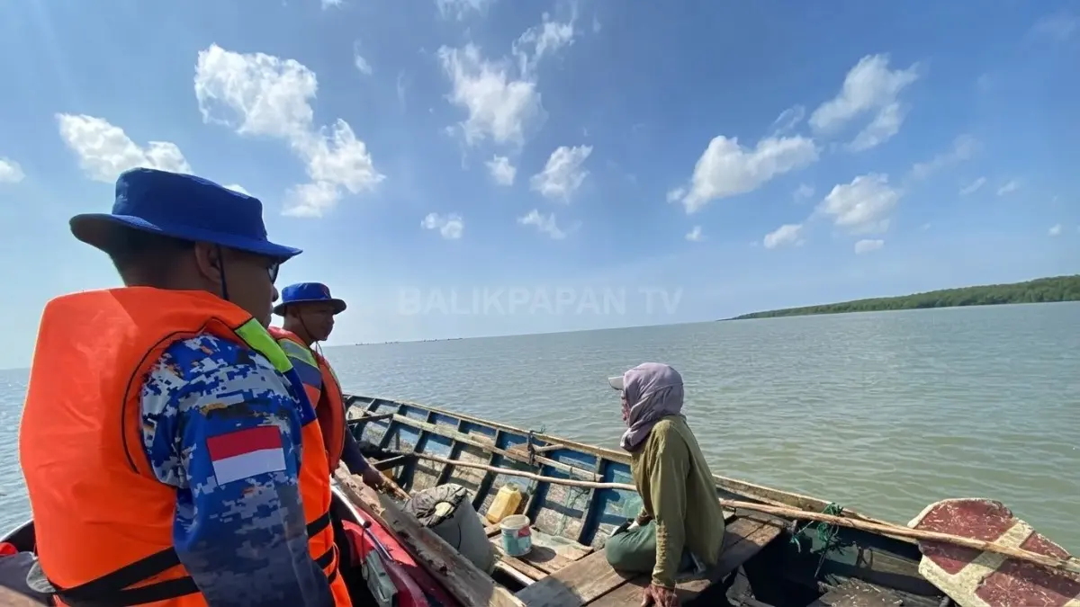 Tim gabungan menyisir perairan Tanjung Harapan mencari nelayan hilang bersama polisi, BPBD, dan masyarakat. (DOK. NAJIB/KP)