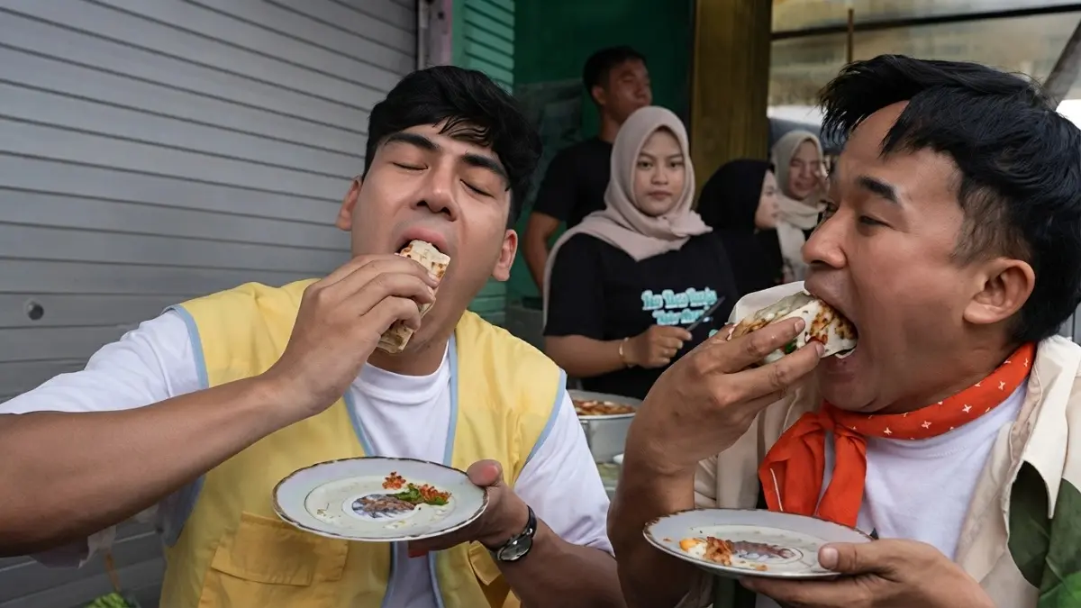 Aneka kue khas Banjarmasin seperti Wadai Ipau, Putri Selat, Sari Penganten, dan Amparan Tatak Pisang. (Sumber: YouTube @BikinLaperTransTV)