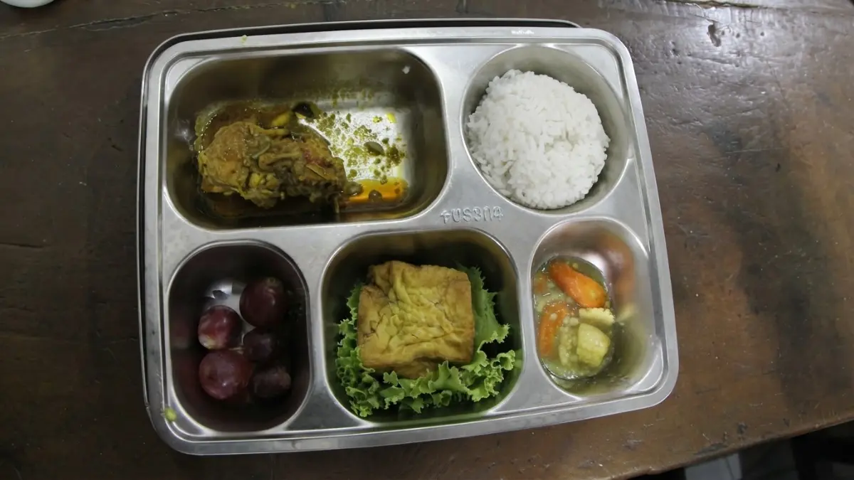 Disdikbud Balikpapan memastikan pengecekan MBG dilakukan berlapis dari dapur SPPG hingga makanan diterima siswa. (BTV/AI)