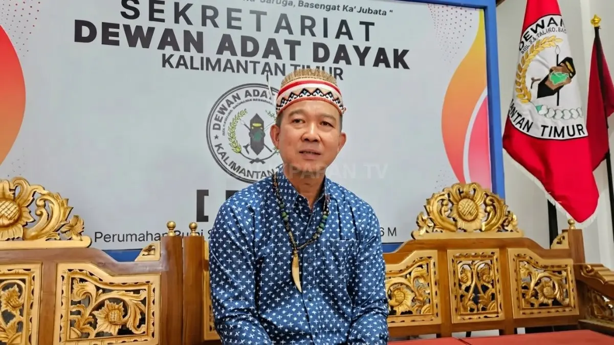 Ketua Umum DAD Kaltim Viktor Yuan menyoroti bendera Borneo Raya sebagai simbol kekecewaan masyarakat terhadap pembangunan daerah. (DOK. HAFIZ/KP)
