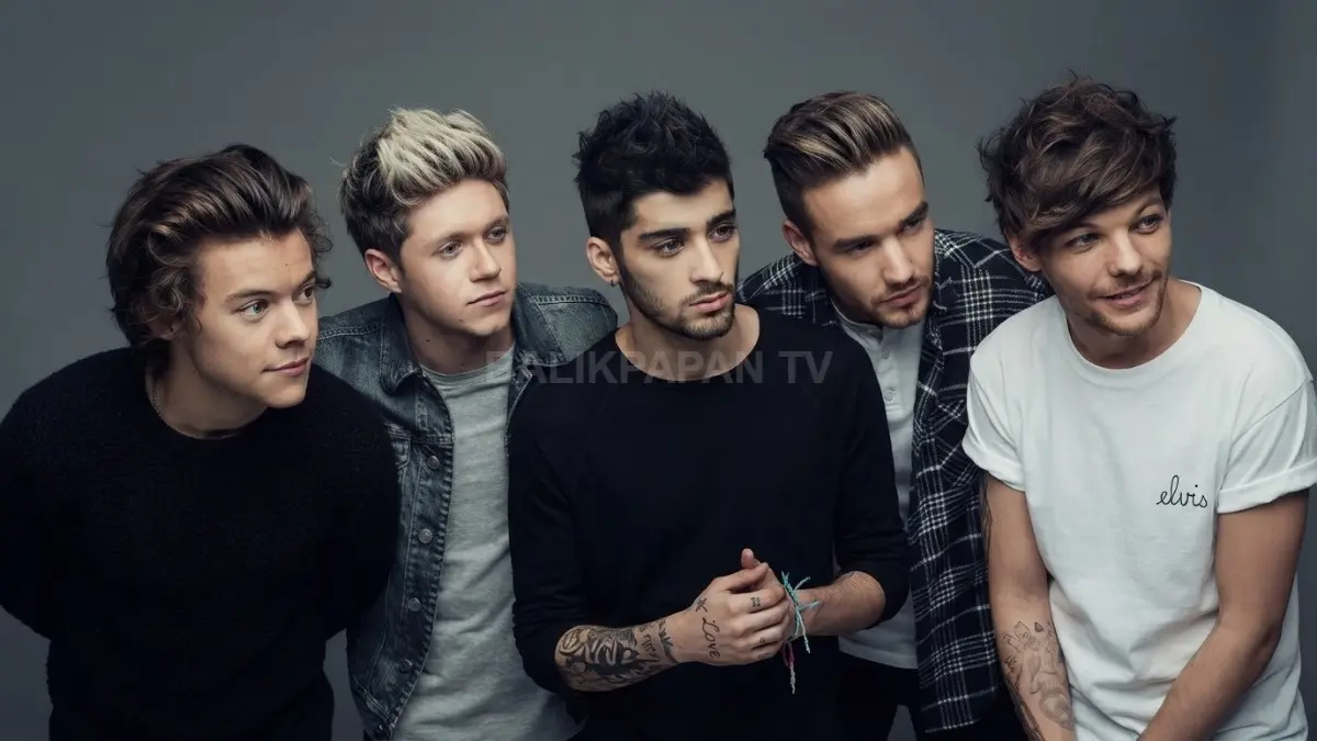 Potret kebersamaan para personel One Direction tampil kompak dan memesona dalam balutan gaya kasual. (BTV/Ai)