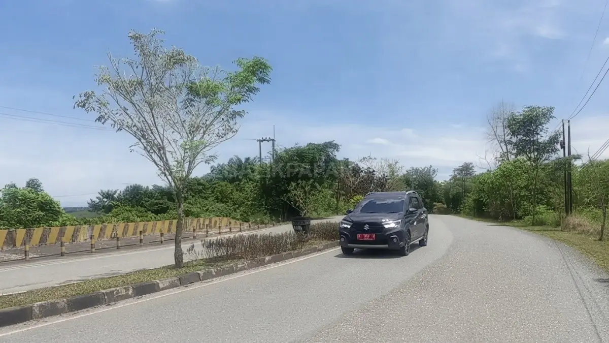 Sejumlah ruas jalan menuju Bontang Lestari masih rusak dan didorong Pemkot Bontang untuk mendapat penanganan tahun ini. (BTV/AI) (ADIEL KUNDHARA/KP)