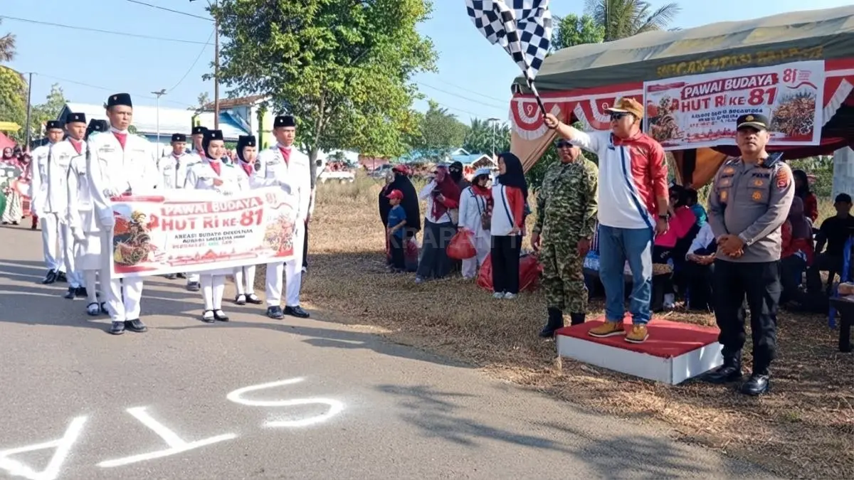 Pawai budaya Kecamatan Biatan memeriahkan HUT ke-81 RI dengan busana adat dan kreasi seni Nusantara.