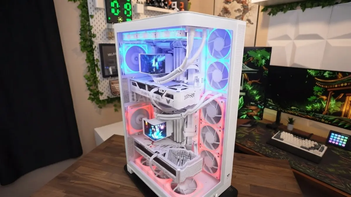 Thermaltake Core X menawarkan konsep dual system yang memungkinkan dua PC MicroATX digunakan secara independen dalam satu casing. (BTV/AI)