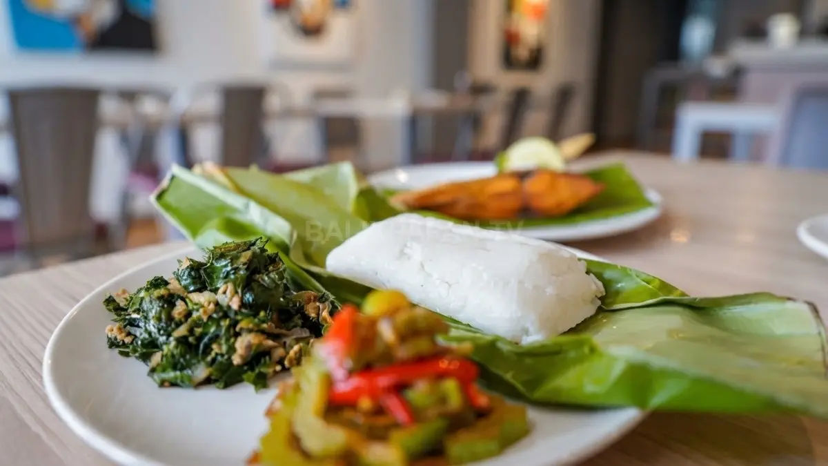 Luba Laya khas Dayak Lundayeh dibungkus daun dengan tekstur lembut, kuliner tradisional dari Krayan, Kalimantan Utara.&nbsp;(BTV/AI)