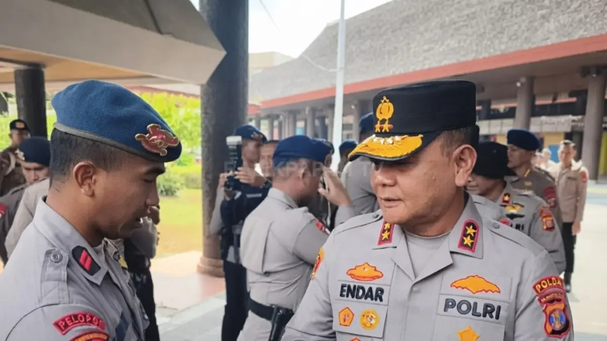 Pasukan Brimob Kaltim mengikuti apel sebelum diberangkatkan ke Kalimantan Barat untuk memperkuat penanganan karhutla. (DOK. M IBRAHIM/KP)