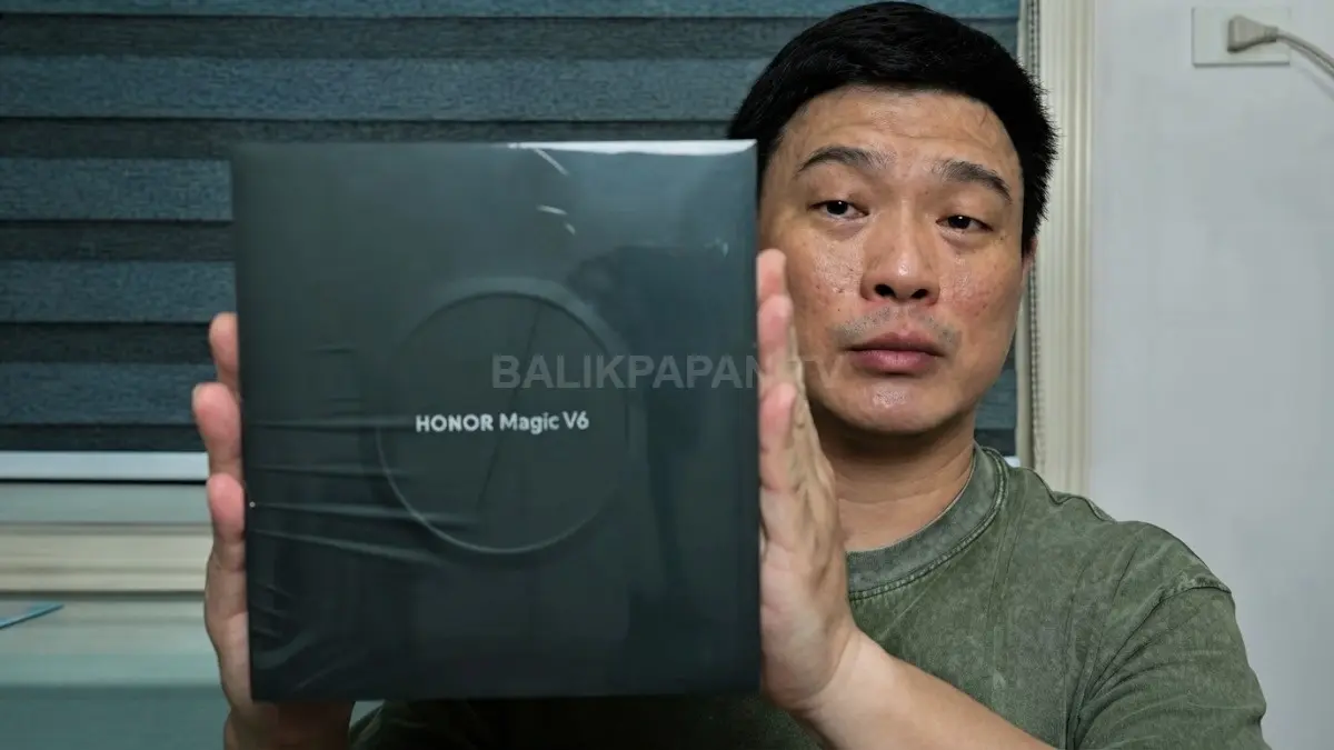Honor Magic V6 mengandalkan desain tipis 4,1 mm saat dibuka, Snapdragon 8 Elite Gen 5, baterai 6.600 mAh, serta ketahanan IP68 dan IP69. (BTV/AI)