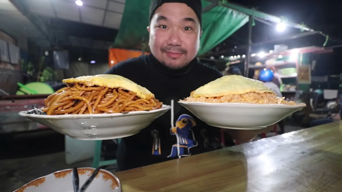Nasi Goreng Putri Kediri Samarinda menawarkan porsi besar, bumbu khas Kediri, dan harga Rp16 ribu. (Sumber: YouTube @Nex Carlos)