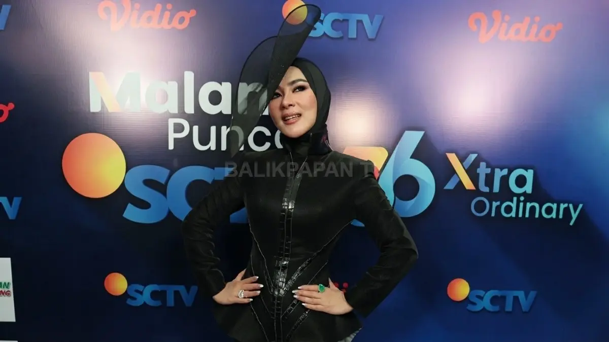Syahrini kembali tampil di panggung HUT SCTV 36 Xtraordinary setelah enam tahun vakum dari dunia hiburan.