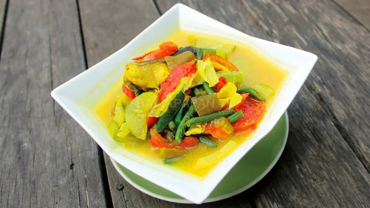 Gangan Asam Banjar memadukan ikan, sayuran, rempah, dan kuah asam segar khas Kalimantan Selatan.