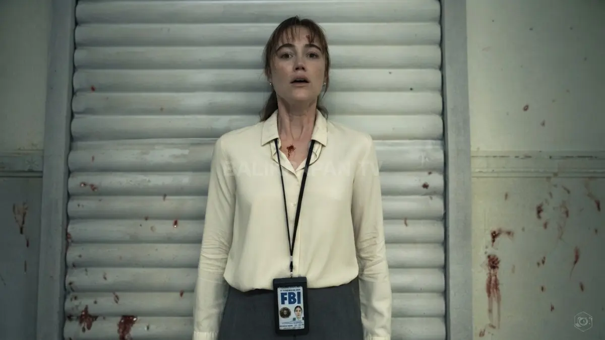 Poster film Longlegs menampilkan Maika Monroe dan Nicolas Cage dalam atmosfer gelap yang penuh misteri dan teror. (BTV/AI)