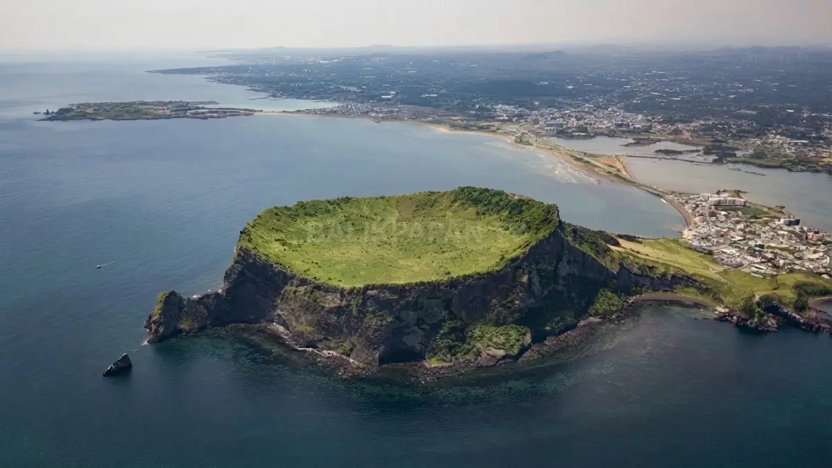 Pulau Jeju menjadi sorotan setelah muncul dugaan perdagangan manusia yang melibatkan WNI dan pekerja migran Indonesia.
