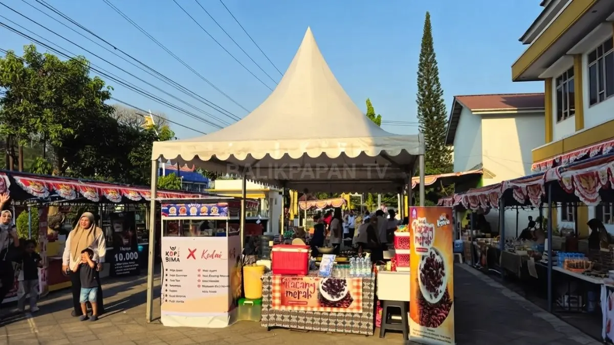 Sebanyak 32 tenant UMKM meramaikan peringatan HUT ke-81 Kemerdekaan RI di halaman DPRD Samarinda. (DOK. HAFIZ/KP)
