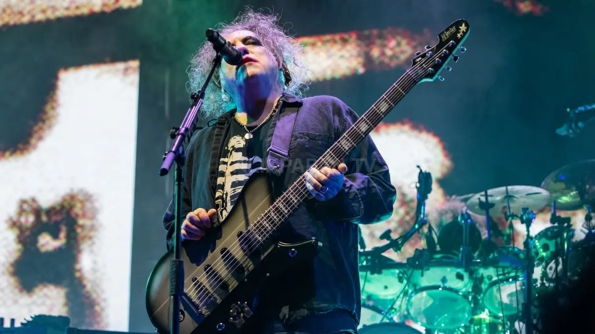“The Cure Olivia Rodrigo: Makna Lagu Viral yang Ternyata Berbeda dari Band Rock Legendaris Inggris”. (BTV/AI)