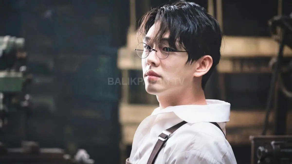 Yoo Ah In bersiap kembali ke layar lebar lewat film Vampir, menandai babak baru perjalanan karier aktingnya.