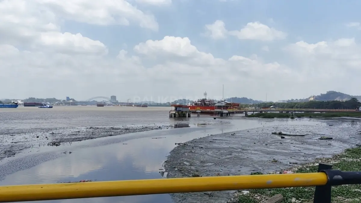 Kondisi intake Palaran saat kadar klorida meningkat akibat pasang, memicu kesiapsiagaan menjaga layanan air bersih. (DOK. DENNY/KP)