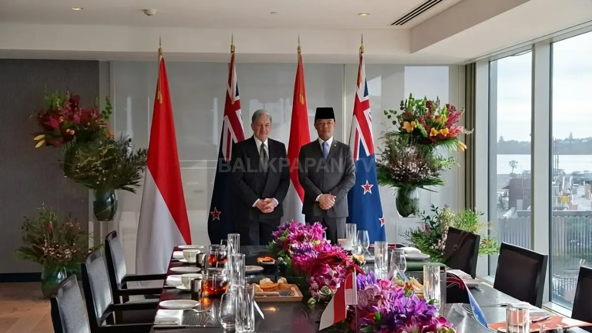 Menlu RI Sugiono dan Menlu Selandia Baru Winston Peters dalam pertemuan JMC ke-13 di Auckland.