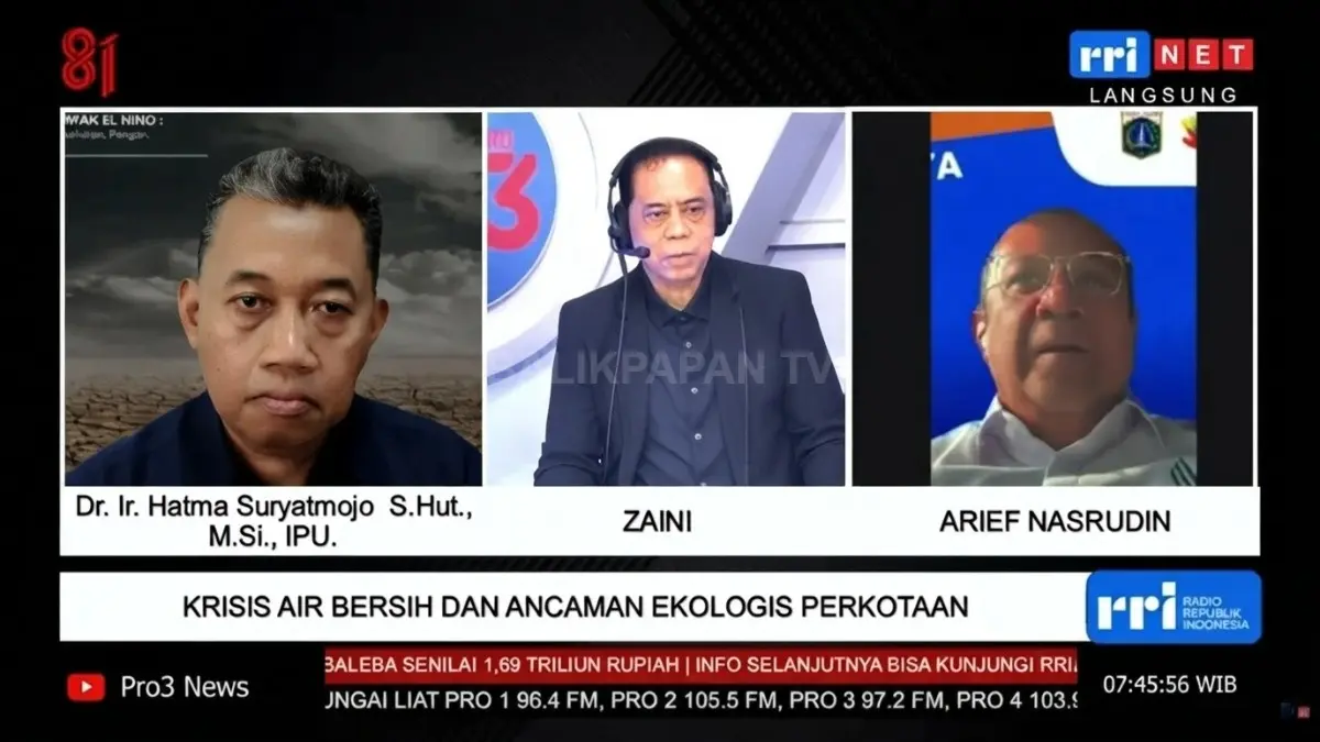 Peneliti Hidrologi Hutan dan Konservasi DAS Universitas Gadjah Mada, Dr. Ir. Hatma Suryatmojo (kiri) dan Direktur Utama Perumda Air Minum Jaya (PAM Jaya), Arif Nasrudin (kanan) menjadi narasumber wawancara program Indonesia Menyapa RRI Pro3.
